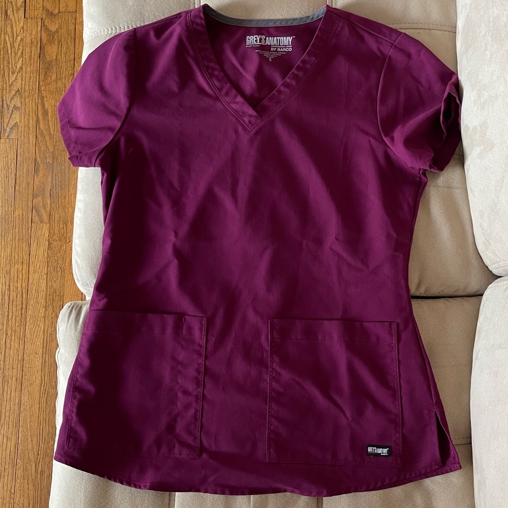 Grey's Anatomy Emma 4 Pocket V-Neck Top - Women's Small. RN50681